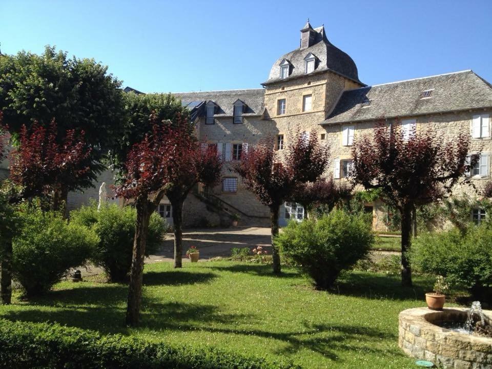 Hotel Accueil Du Couvent De Malet Saint-Côme-dʼOlt Exterior foto